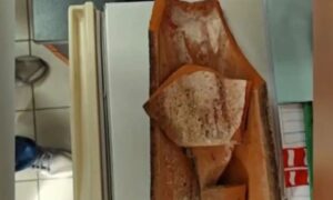 ΕΚΤΑΚΤΟ – Τεράστιο κεραμίδι έπεσε σε προαύλιο σχολείου