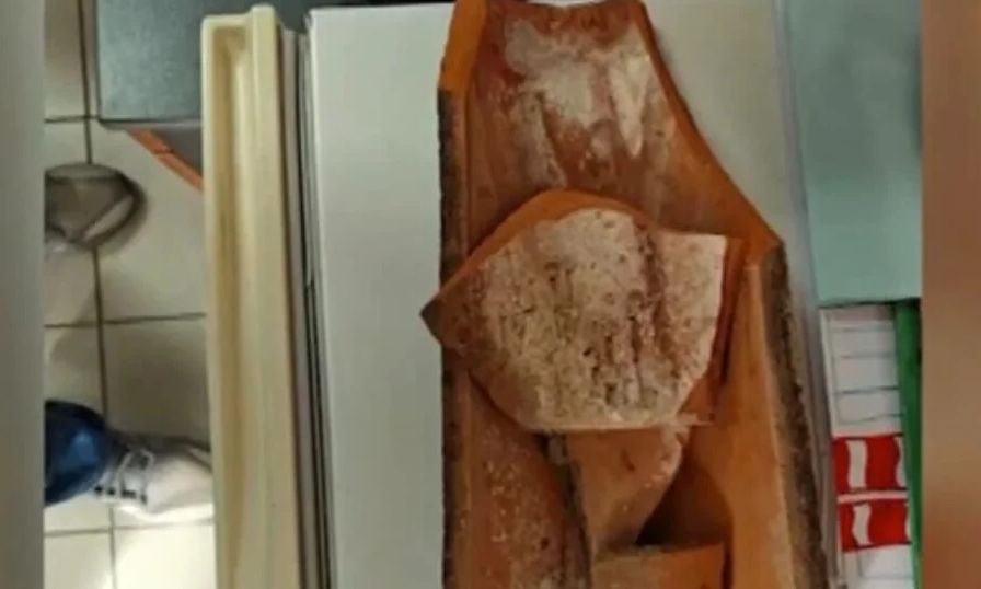 ΕΚΤΑΚΤΟ – Τεράστιο κεραμίδι έπεσε σε προαύλιο σχολείου