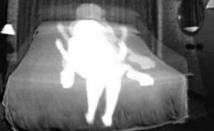 Έβαλε κρυφή κάμερα για να δει αν η γυναίκα του τον απατά – Αυτό που κατέγραψε όμως τον έκανε να αναγουλιάσει