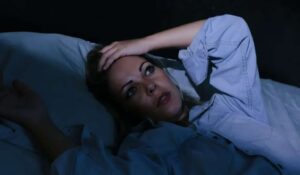 Γιατί ξυπνάτε μέσα στη νύχτα και πώς να το διορθώσετε