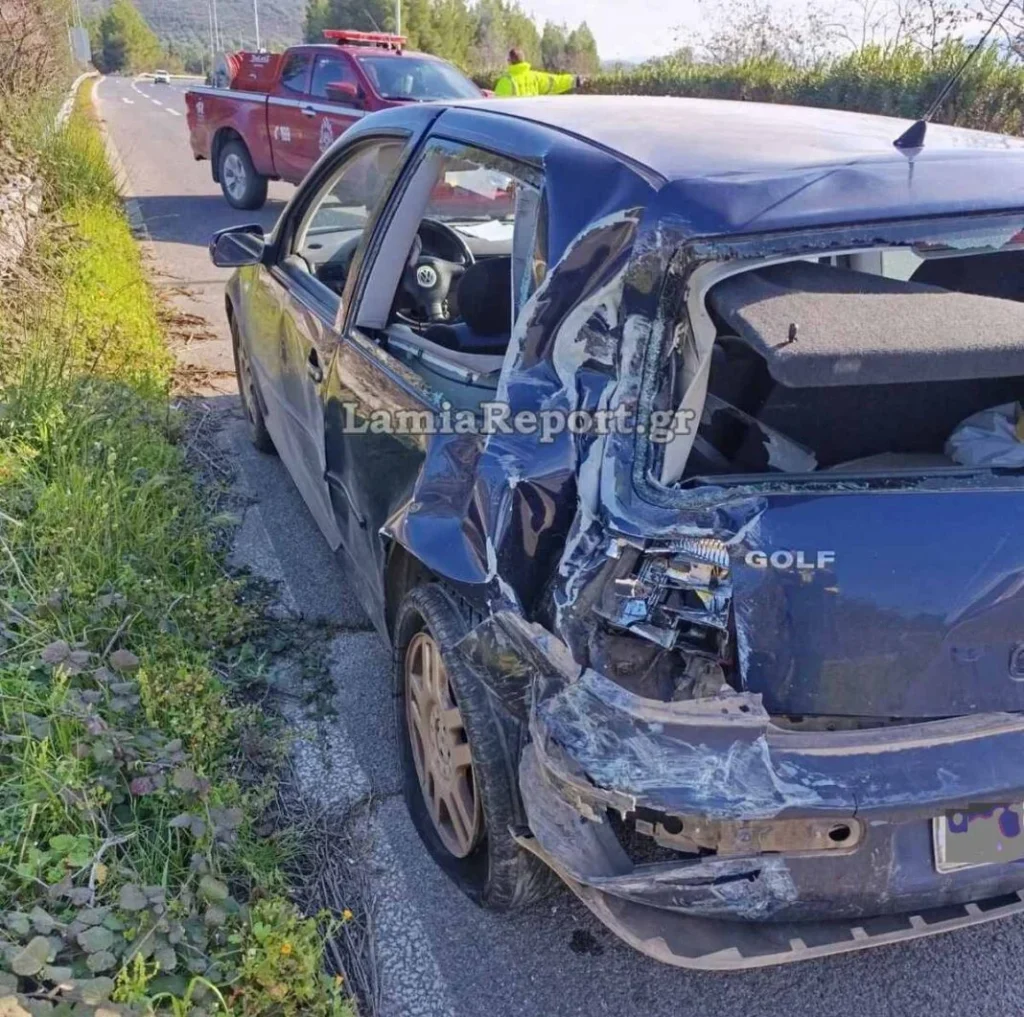 Τροχαίο στη Φθιώτιδα: ΚΤΕΛ με 58 επιβάτες συγκρούστηκε με αυτοκίνητο