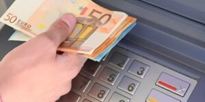 ΕΚΤΑΚΤΟ ΕΠΙΔΟΜΑ – ΠΟΙΟΙ ΤΟ ΠΑΙΡΝΟΥΝ ΧΩΡΙΣ ΝΑ ΚΑΝΟΥΝ ΤΙΠΟΤΑ