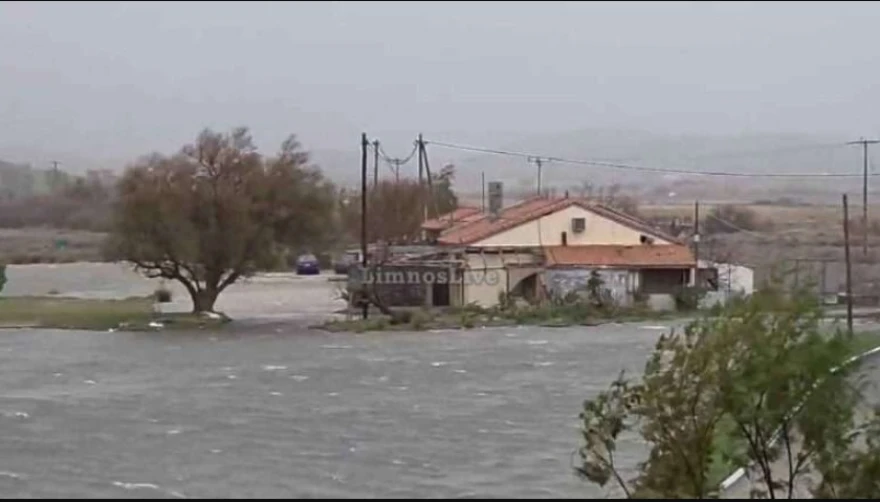 Η κακοκαιρία χτυπά: «Πνίγηκε» το Διαπόρι, επιχείρηση απεγκλωβισμού δύο ατόμων, βίντεο και φωτογραφίες