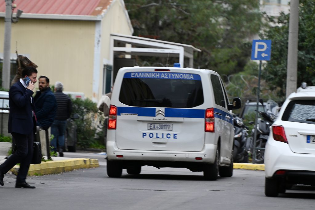 ΕΚΤΑΚΤΟ: ΤΙ ΕΙΠΕ ΣΤΗΝ ΕΥΕΛΠΙΔΩΝ Η ΜΕΘΥΣΜΕΝΗ ΤΡΑΓΟΥΔΙΣΤΡΙΑ ΠΟΥ ΣΜΠΑΡΑΛΙΑΣΕ 5 ΟΧΗΜΑΤΑ