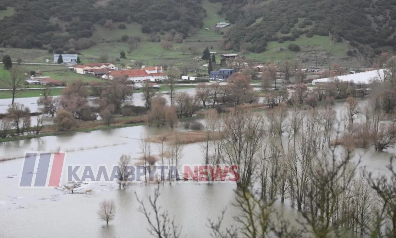 ΥΠΕΡΧΕΙΛΙΣΕ ΤΟ ΠΟΤΑΜΙ: «ΠΝΙΓΕΤΑΙ» ΠΑΣΙΓΝΩΣΤΗ ΠΟΛΗ ΤΗΣ ΕΛΛΑΔΑΣ – ΥΠΟΧΩΡΟΥΝ ΟΙ ΔΡΟΜΟΙ, ΣΕ ΑΠΟΓΝΩΣΗ ΟΙ ΚΑΤΟΙΚΟΙ