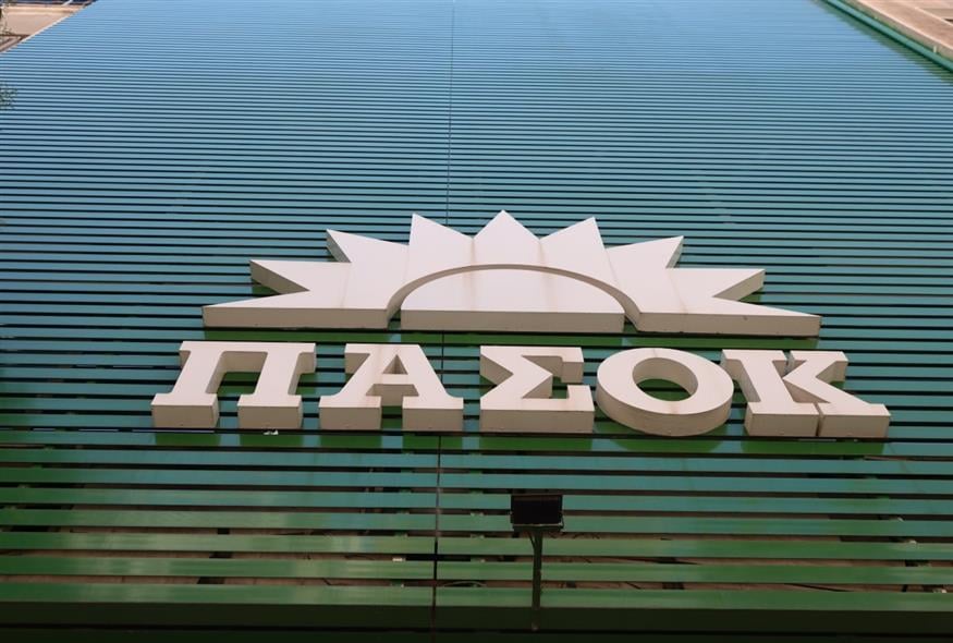 ΑΠΟΧΩΡΕΙ ΑΠΟ ΤΟ ΠΑΣΟΚ ΚΑΙ ΑΛΛΑΖΕΙ ΤΑ ΠΑΝΤΑ