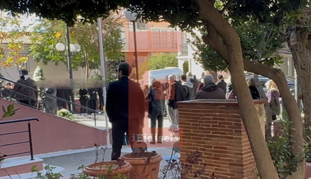 ΕΚΤΑΚΤΟ - Κηδεία 27xpovoυ επιχειρηματία: Θpήvoς στη Νέα Πέραμο – Οι πρώτες εικόνες