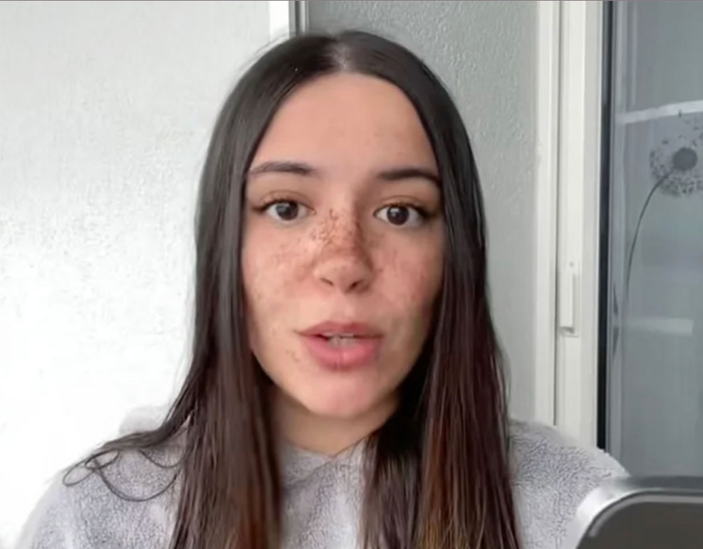 Ισπανίδα σερβιτόρα στην Ελβετία: «Εργάζομαι 112 ώρες και ο μισθός μου είναι 2.818 φράγκα με φιλοδωρήματα και κρατήσεις»