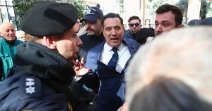 ΑΠΙΣΤΕΥΤΕΣ ΕΙΚΟΝΕΣ: ΕΡΓΑΖΟΜΕΝΟΙ ΣΤΟ ΚΡΑΤΙΚΟ ΝΙΚΑΙΑΣ ΠΗΓΑΝ «ΣΗΚΩΤΟ» ΤΟΝ ΑΔΩΝΙ ΓΕΩΡΓΙΑΔΗ