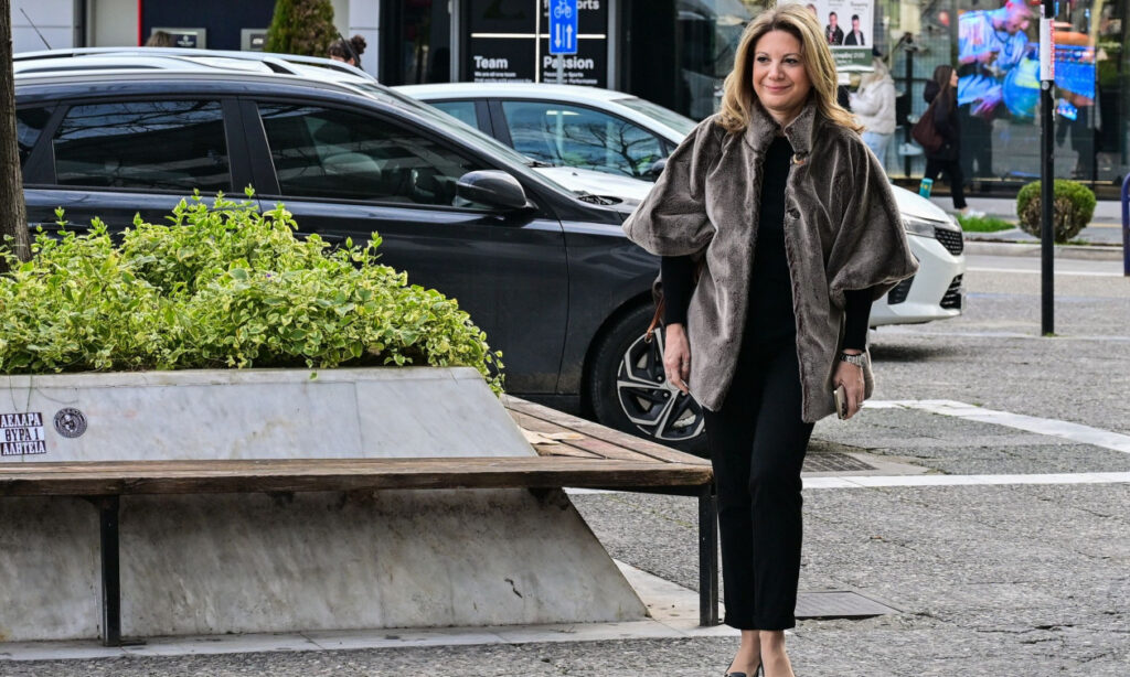 “Κοκέτα ήρθες πάλι” Το απαράδεκτο σχόλιο στην Καρυστιανού σήμερα στην δίκη για τα Τέμπη