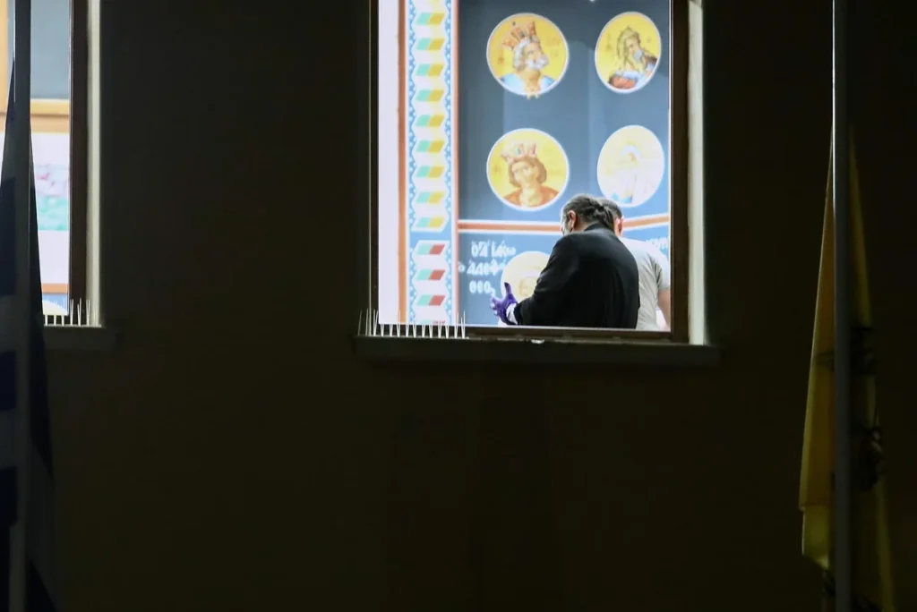 EKTAKTO: ΣΤΗ ΦΥΛΑΚΗ Ο ΑΡΧΙΜΑΝΔΡΙΤΗΣ ΓΙΑ ΧΡΗΜΑΤΙΚΕΣ ΑΠΑΤΕΣ