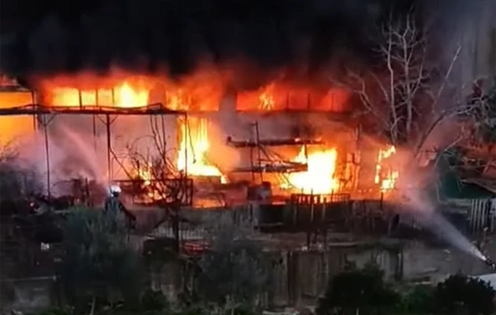 ΕΚΤΑΚΤΟ – Φωτιά σε βιοτεχνία κεριών – Νεκρή η μία από τις δύο γυναίκες που βρίσκονταν στο κτίριο