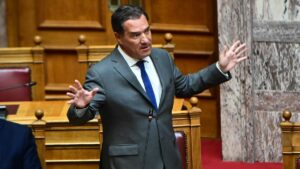 Ξεσπάει ο Άδωνις Γεωργιάδης: «Έχω φάει χτύπημα στο χέρι και τρώω και τη ροχάλα»