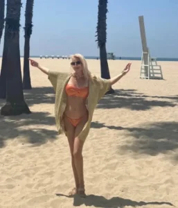 ΒΡΕΓΟΣ ΜΕ ΜΗΝΙΓΓΙΤΙΔΑ: ΑΥΤΗ ΕΙΝΑΙ Η ΠΑΙΔΙΑΤΡΟΣ ΠΟΥ ΔΕΝ ΠΗΓΕ ΣΤΗΝ ΕΦΗΜΕΡΙΑ – ΤΑ ΒΙΝΤΕΟ ΜΕ ΤΙΣ ΣΑΝΕΛ ΤΣΑΝΤΕΣ ΚΑΙ…