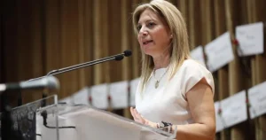 Δεν είναι ο Ντε Γκρες: Με αυτά τα δύο ονόματα συμμαχεί η Καρυστιανού και πάει για πρωτιά