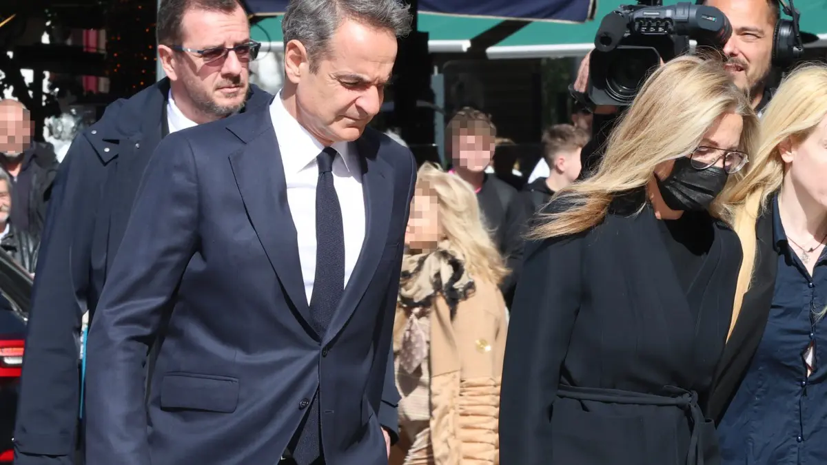 Μαρέβα Γκραμπόφσκι: Πώς εμφανίστηκε στην κηδεία της Αρβελέρ μετά το χειρουργείο και στα δύο της χέρια