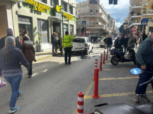 ΝΕΟ ΣΟΚΑΡΙΣΤΙΚΟ ΤΡΟΧΑΙΟ ΣΤΗ ΧΩΡΑ ΜΑΣ – ΤΕΡΑΣΤΙΑ ΣΥΓΚΡΟΥΣΗ ΑΝΑΜΕΣΑ ΣΕ 3 ΟΧΗΜΑΤΑ ΣΤΟ ΚΕΝΤΡΟ ΤΗΣ ΠΟΛΗΣ -ΔΥΣΤΥΧΩΣ ΕΧΟΥΜΕ…