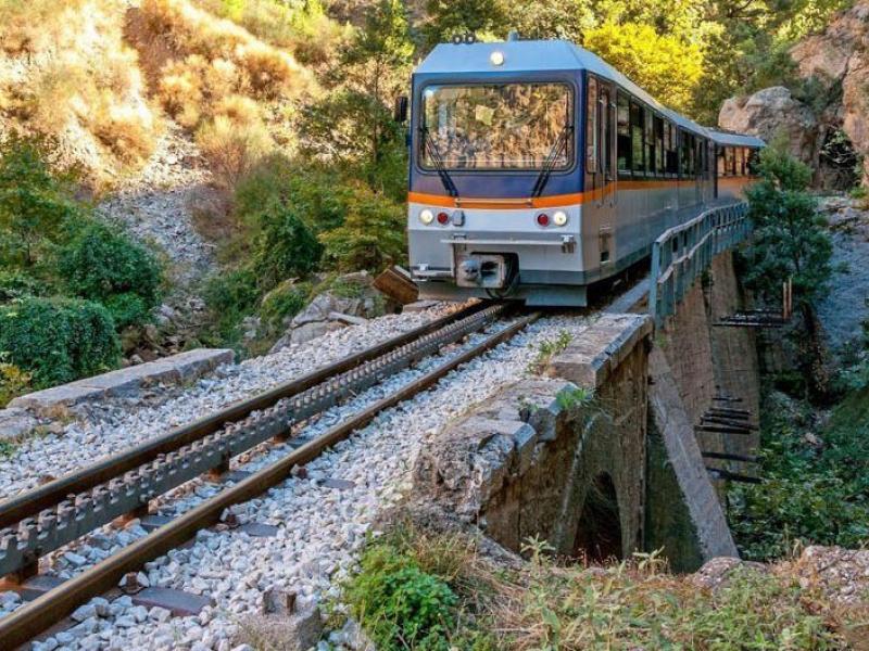Διπλή βλάβη στον Οδοντωτό: Εγκλωβίστηκαν 77 επιβάτες – Κινητοποίηση της Πυροσβεστικής