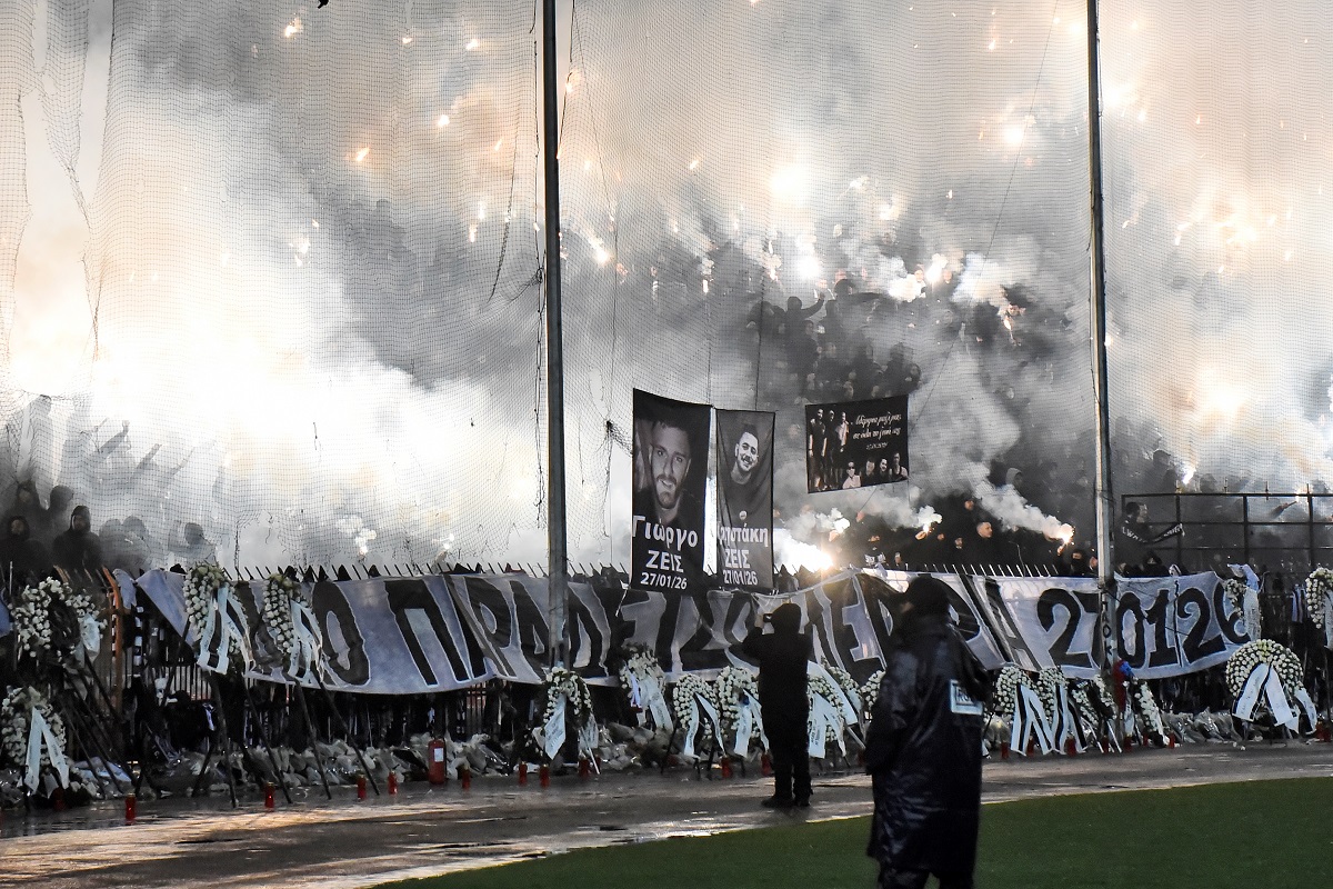 Ανατρίχιασε όλη η Τούμπα: Η συγκλονιστική στιγμή από τους οπαδούς στο 27:01 για τα επτά αετόπουλα – Δείτε βίντεο