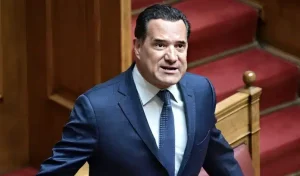 Χαμός και στη Μυτιλήνη με Άδωνι: Νέα επεισόδια σε νοσοκομείο μετά από όσα έγιναν στη Νίκαια (vid)