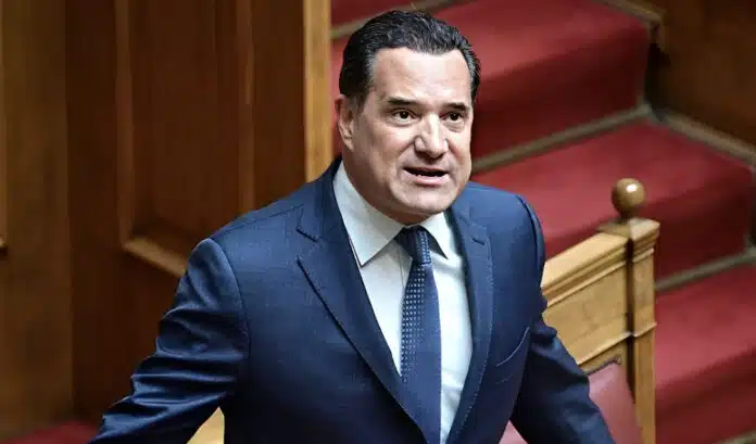 Χαμός και στη Μυτιλήνη με Άδωνι: Νέα επεισόδια σε νοσοκομείο μετά από όσα έγιναν στη Νίκαια (vid)