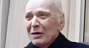 Απομονωμένος με σοβαρά προβλήματα υγείας ζει ο γνωστός τραγουδιστής και παρουσιαστής