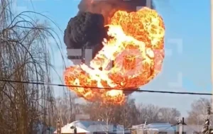 Ισχυρή έκρηξη μετά από εκτροχιασμό τρένου που μετέφερε βενζίνη (Βίντεο)