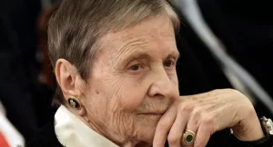 Σε λαϊκό προσκύνημα η σορός της Ελένης Γλύκατζη-Αρβελέρ – Που και ποτέ θα γίνει η κηδεία της