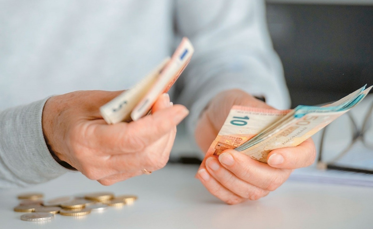 Συντάξεις σε ασφυξία: Οι αυξήσεις «χάθηκαν» πριν φανούν