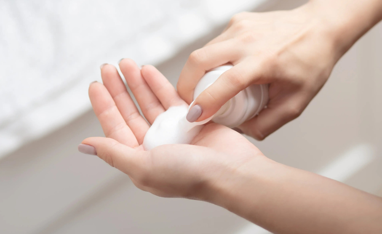 ΕΚΤΑΚΤΟ: ΑΝΑΚΑΛΟΥΝΤΑΙ ΠΑΣΙΓΝΩΣΤΑ ΑΦΡΟΛΟΥΤΡΑ ΚΑΙ ΣΑΜΠΟΥΑΝ ΛΟΓΩ ΜΟΛΥΝΣΕΩΝ - ΠΡΟΣΟΧΗ ΤΑ ΕΧΟΥΜΕ ΟΛΟΙ ΣΤΟ ΜΠΑΝΙΟ ΜΑΣ