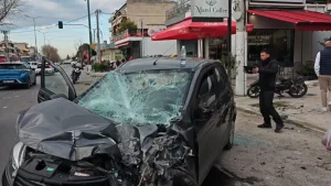 Η ΣΤΙΓΜΗ ΠΟΥ ΤΟ ΦΟΡΤΗΓΟ «ΣΑΡΩΝΕΙ» ΙΧ ΚΑΙ ΜΟΤΟΣΙΚΛΕΤΕΣ ΣΤΗ ΛΕΩΦΟΡΟ ΘΗΒΩΝ