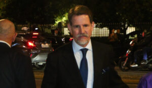 ΠΑΥΛΟ ΠΡΟΧΩΡΑ ΣΕ ΘΕΛΕΙ ΟΛΗ Η ΧΩΡΑ: ΕΚΑΝΕ ΤΗΝ ΜΕΓΑΛΗ ΑΝΑΚΟΙΝΩΣΗ Ο ΠΑΥΛΟΣ ΝΤΕ ΓΚΡΕΣ