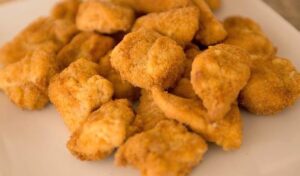 Ανακαλούνται κοτομπουκιές από δύο μεγάλες αλυσίδες σούπερ μάρκετ