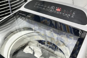 Το κουμπί στο πλυντήριο που οι περισσότεροι δεν γνωρίζουν και κάνει τα ρούχα να μυρίζουν πάντα φρεσκάδα