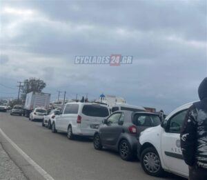 Γκρεμίζεται αγαπημένο νησί: Κατολισθήσεις βράχων και προβλήματα στο δρόμο προς το λιμάνι