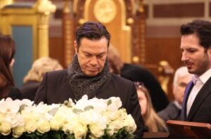 Δεν ήταν όλοι εκεί: Ποιοι επώνυμοι δεν έδωσαν το παρών στην κηδεία της Μαρινέλλας