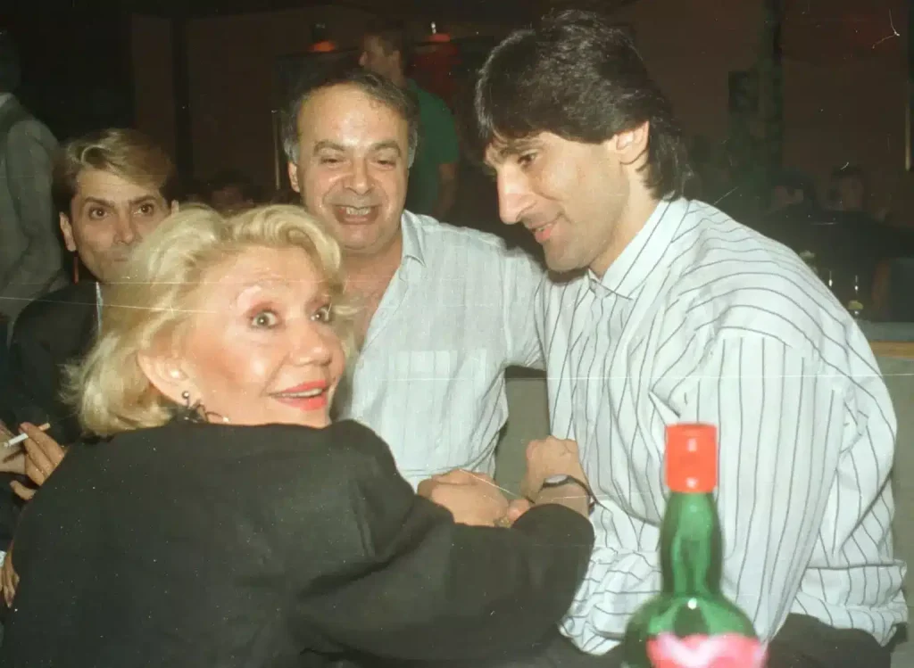 Όταν η Μαρινέλλα έγραψε και τραγούδησε «Με τoν Γκάλη, τον Γιαννάκη» για να υμνήσει τον μπασκετικό Άρη