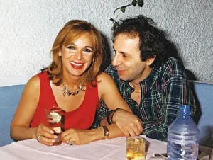 Πέθανε ο σύζυγος της Άννας Φόνσου και διάσημος συνθέτης χτυπημένος από καρκίνο στα 62