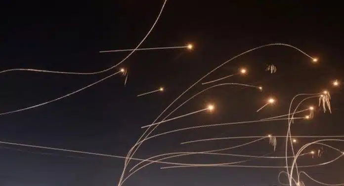 Ηχούν σειρήνες στο Τελ Αβίβ – Ιρανική επίθεση στην πρωτεύουσα του Ισραήλ