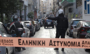 ΔΙΠΛΗ ΓΥΝΑΙΚΟΚΤΟΝΙΑ ΣΤΗ ΧΩΡΑ ΜΑΣ – ΓΙΟΣ ΣΚΟΤΩΣΕ ΜΑΝΑ ΚΑΙ ΑΔΕΡΦΗ