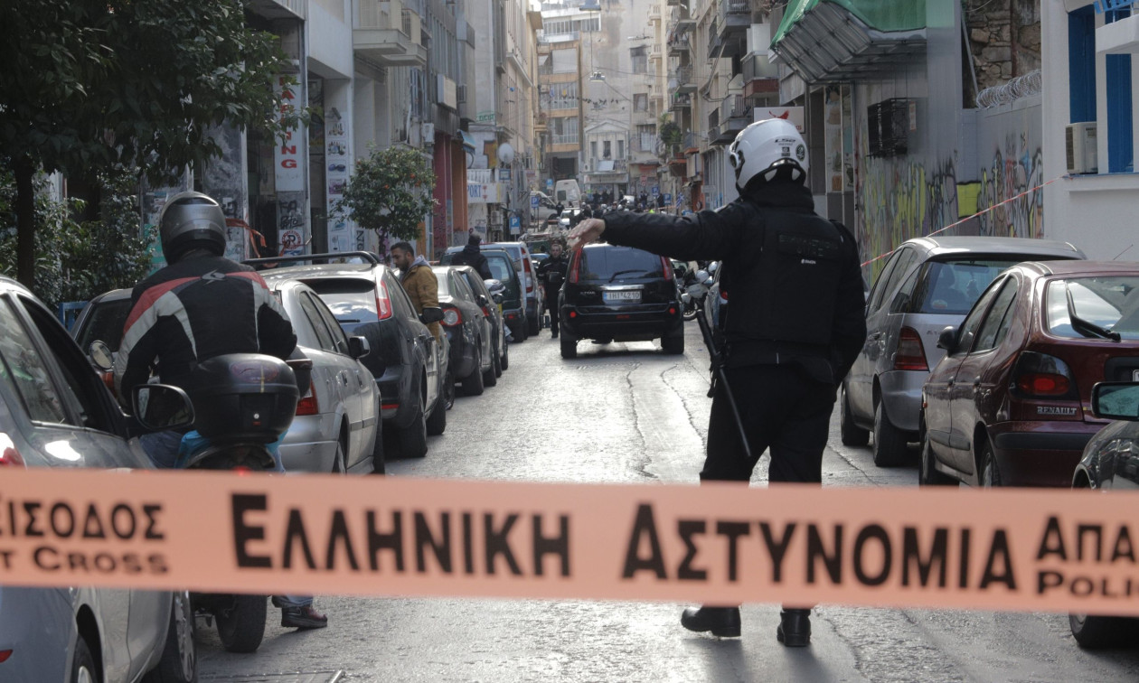 ΔΙΠΛΗ ΓΥΝΑΙΚΟΚΤΟΝΙΑ ΣΤΗ ΧΩΡΑ ΜΑΣ - ΓΙΟΣ ΣΚΟΤΩΣΕ ΜΑΝΑ ΚΑΙ ΑΔΕΡΦΗ
