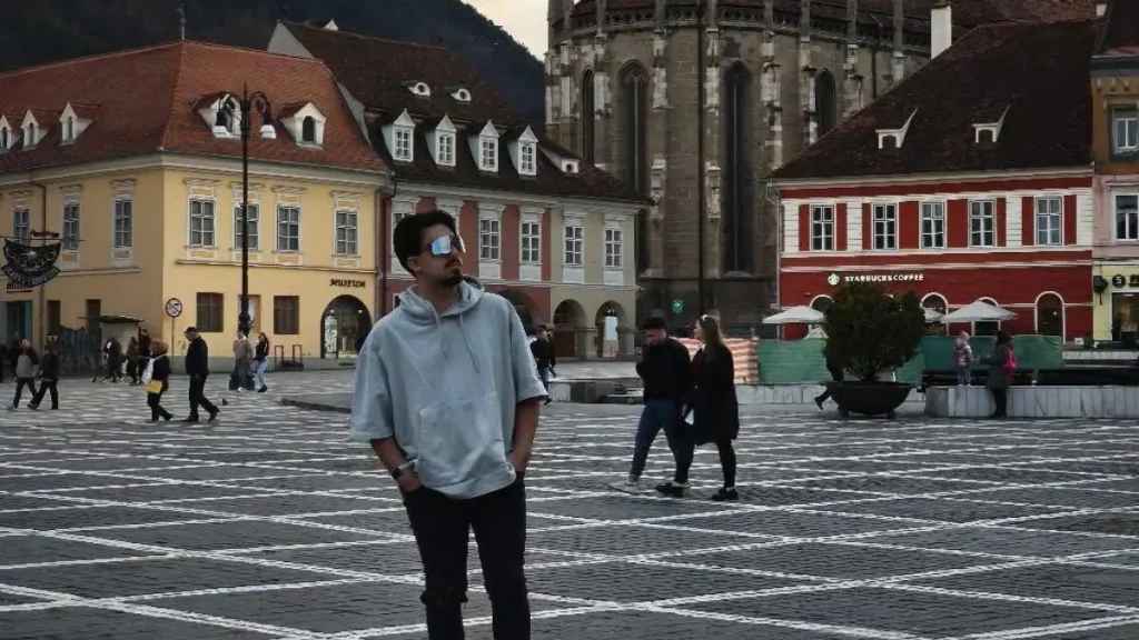 Αυτός είναι ο 25χρονος πεζός που σκοτώθηκε σε τροχαίο στη Θεσσαλονίκη: «Ο οδηγός έτρεχε, έκανε “8αρια” και σκότωσε τον γιο μου», λέει ο πατέρας του