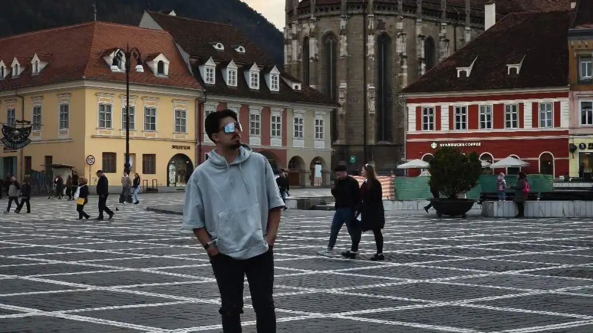 Αυτός είναι ο 25χρονος πεζός που σκοτώθηκε σε τροχαίο στη Θεσσαλονίκη: «Ο οδηγός έτρεχε, έκανε “8αρια” και σκότωσε τον γιο μου», λέει ο πατέρας του