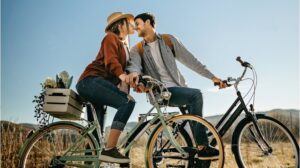 Απρίλης… γεμάτος καρδούλες: Τα 3 ζώδια που ευνοούνται στις σχέσεις – Πάθος, φλερτ, ανατροπές και πολύ έρωτας