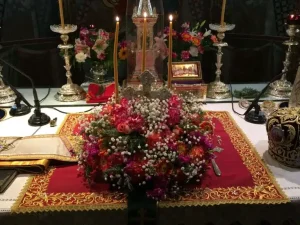 Πότε είναι η Κυριακή της Σταυροπροσκυνήσεως: Τι τρώμε και το «άγνωστο» έθιμο της Μεγάλης Γιορτής