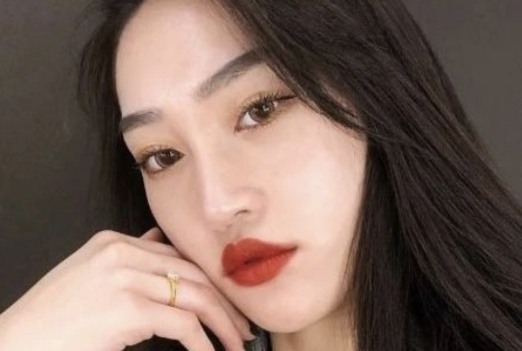 ΣΟΚ: ΝΕΚΡΗ 29ΧΡΟΝΗ INFLUENCER – ΤΗΝ ΠΟΝΟΥΣΕ Η ΜΑΣΧΑΛΗ ΤΗΣ, ΝΟΜΙΖΕ ΟΤΙ ΕΙΝΑΙ ΜΥΙΚΟ ΑΛΛΑ ΕΙΧΕ…