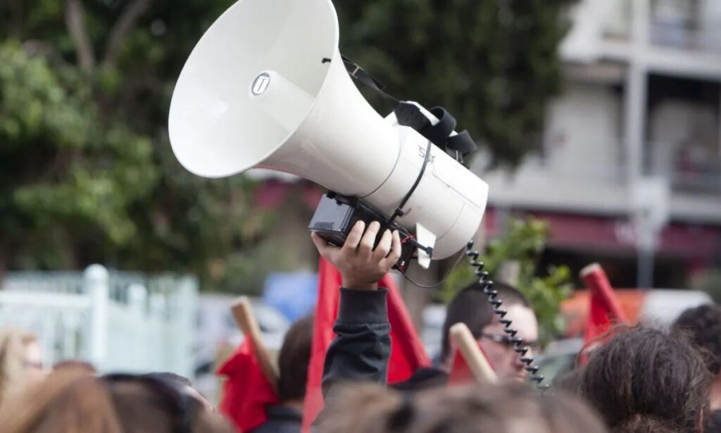 ΠΑΝΕΛΛΑΔΙΚΗ 24ΩΡΗ ΑΠΕΡΓΙΑ: ΠΑΡΑΛΥΕΙ Η ΧΩΡΑ
