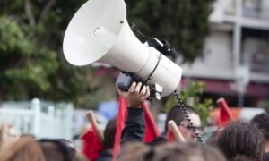 ΠΑΝΕΛΛΑΔΙΚΗ 24ΩΡΗ ΑΠΕΡΓΙΑ: ΠΑΡΑΛΥΕΙ Η ΧΩΡΑ