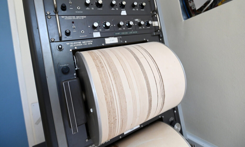 ΤΩΡΑ: ΙΣΧΥΡΟΣ ΣΕΙΣΜΟΣ 5,1 ΡΙΧΤΕΡ ΞΑΝΑ – «ΠΕΤΑΧΤΗΚΑΝ» ΟΛΟΙ ΕΞΩ ΑΠΟ ΤΑ ΣΠΙΤΙΑ ΤΟΥΣ