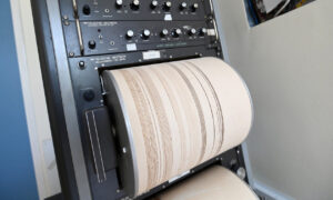 ΤΩΡΑ: ΙΣΧΥΡΟΣ ΣΕΙΣΜΟΣ 5,1 ΡΙΧΤΕΡ ΞΑΝΑ – «ΠΕΤΑΧΤΗΚΑΝ» ΟΛΟΙ ΕΞΩ ΑΠΟ ΤΑ ΣΠΙΤΙΑ ΤΟΥΣ